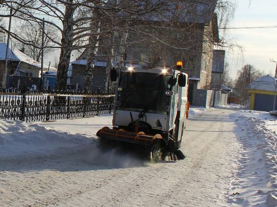 В новогодние праздники в Барнауле уберут снег с 227 участков улиц