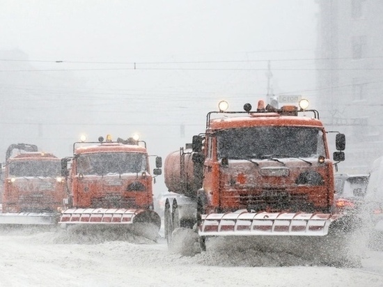 В Ижевске 2 января на расчистку снега вывели 63 машины