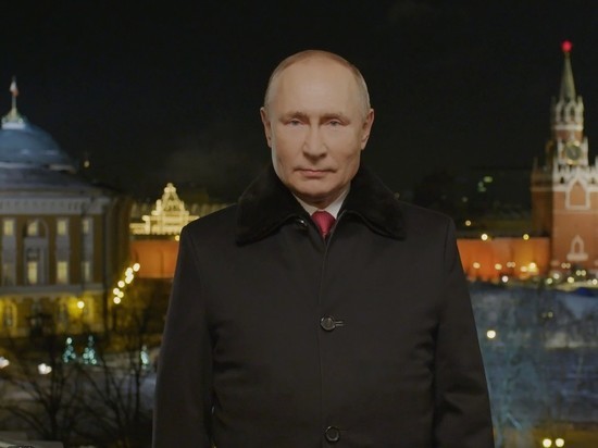 Песков высмеял слухи о бронежилете на Путине во время обращения