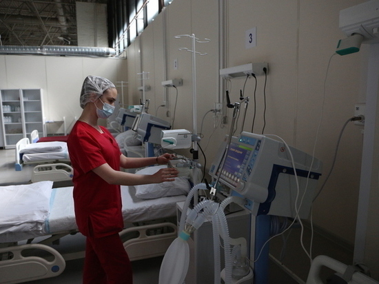 Более 200 петербуржцев попали в больницы с коронавирусом