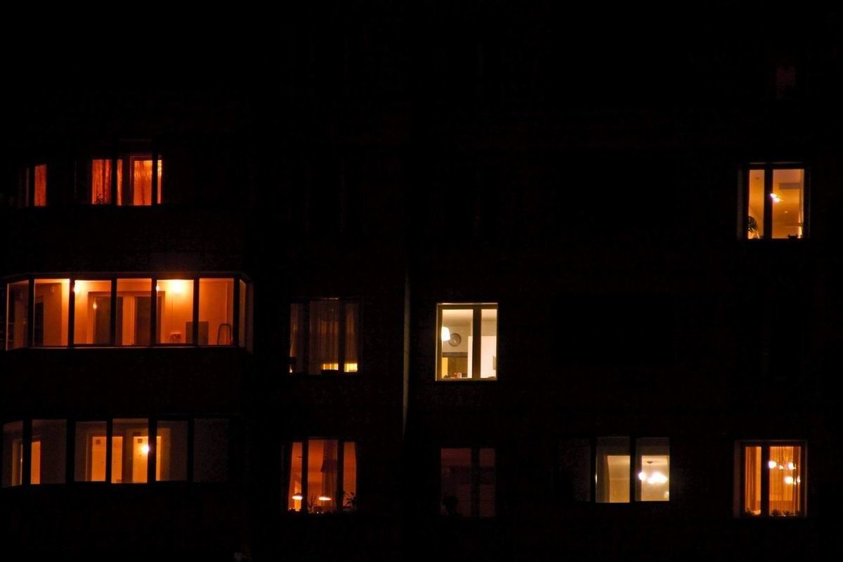 Night where. ЖК Снегири выпала школьница