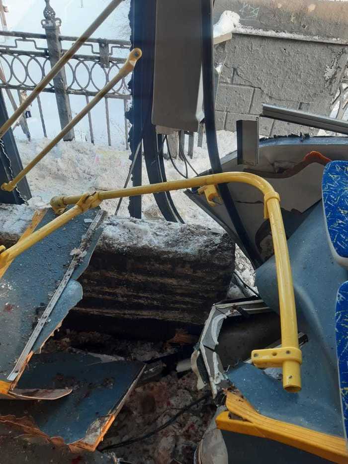 Последствия аварии с автобусом №366 в Воронеже
