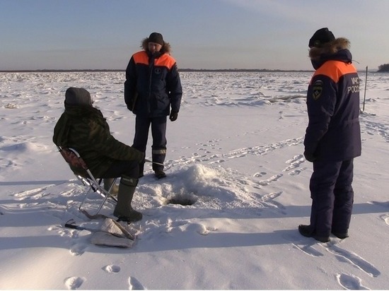 Инспекторы ГИМС МЧС России напоминают жителям Хабаровска об опасности выхода на лед