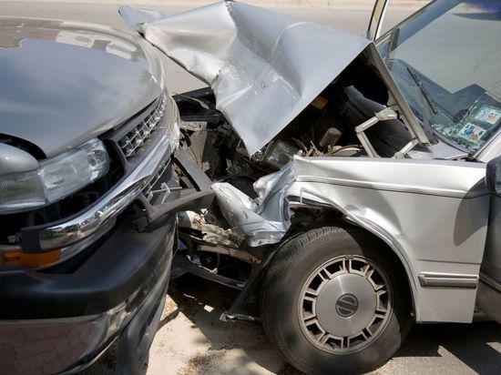 Два автомобиля столкнулись лоб в лоб на трассе «Кола» в Мурманской области
