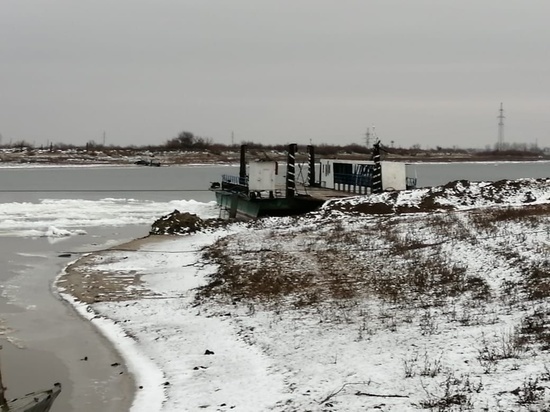 В Астраханской области из-за движения льда встали 2 понтонные переправы
