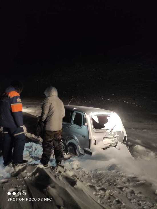 Ямальцы остались без топлива на трассе и ждали спасателей под одеялом
