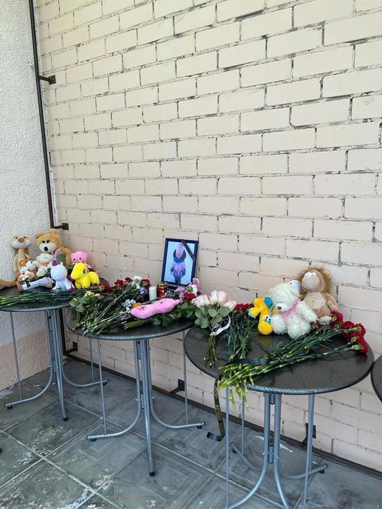 В Костроме открыли стихийный мемориал в память о пятилетней погибшей девочке