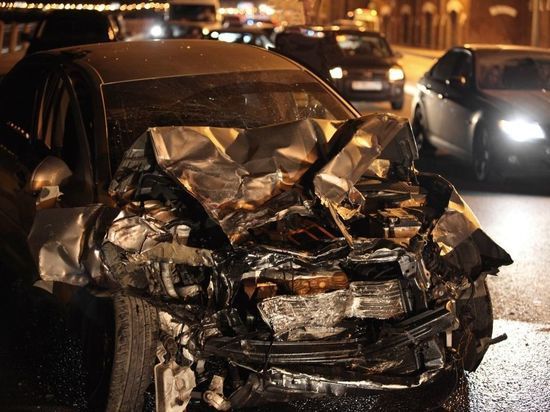 В Мурманске ночью столкнулись Volvo и BMW