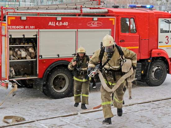 Днем пожарные выехали тушить квартиру в Смоленске на улице Юрьева