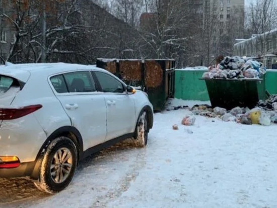 В двух районах Петербурга проверили соблюдение правил парковки автомобилей во дворах