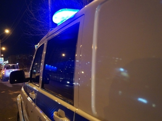 Скопление полицейских машин зафиксировали у консульства Казахстана в Омске