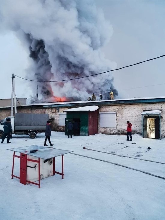 В Иркутске горели склады на улице Воровского