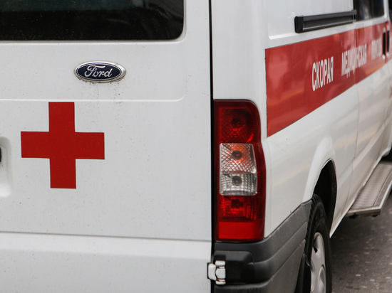 Легковушка влетела в машину скорой помощи в Тосненском районе