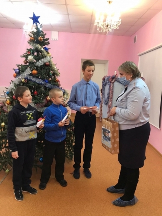 Детишкам всех районов Ивановской области праздник дарит Полицейский Дед Мороз