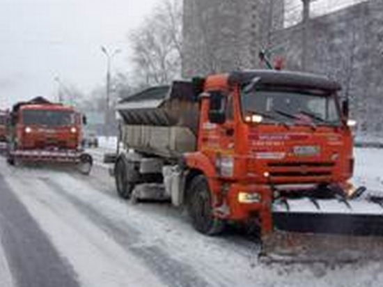 В Ижевске автомобилистов попросили не парковаться на некоторых улицах для полноценной уборки с них снега