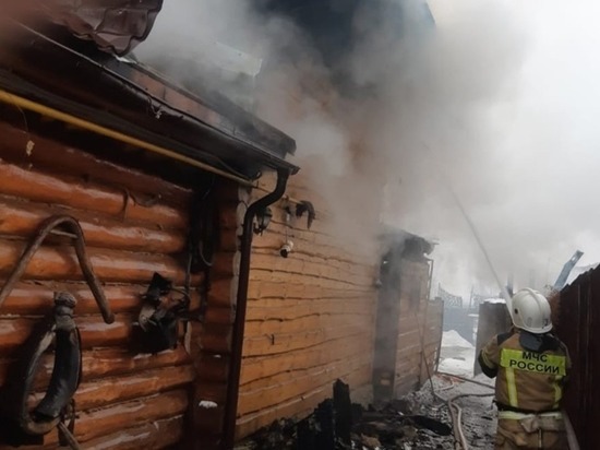 В Пензенском районе 18 спасателей тушили загоревшуюся двухэтажную баню