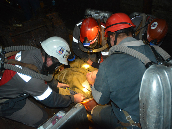 Из-за обвала породы в Макеевке пострадал шахтер