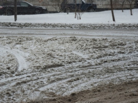 Жители Сарапула жалуются на отвратительную уборку улиц от снега