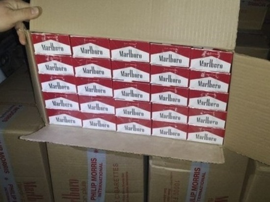 В ЛНР мужчина пытался провезти в своем авто 10 тысяч пачек сигарет