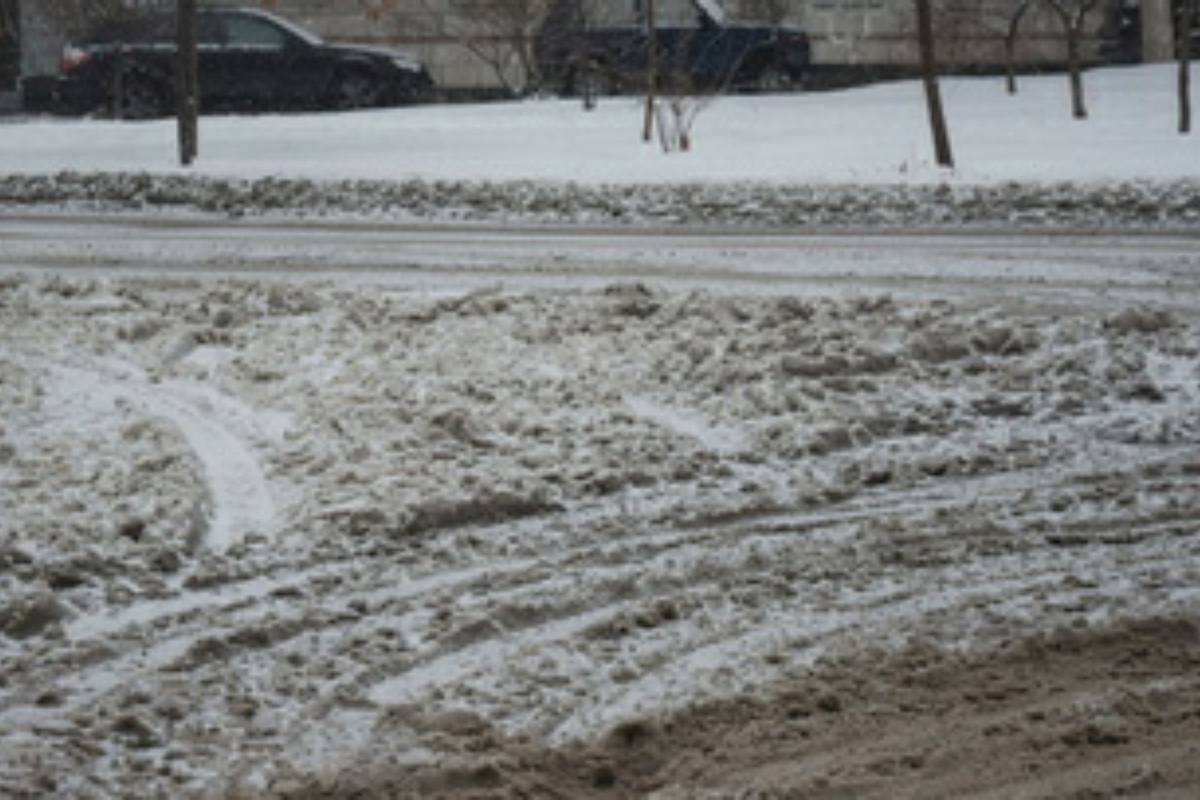 Жители Сарапула жалуются на отвратительную уборку улиц от снега - МК Ижевск