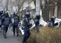 Неожиданная переброска в Казахстан коллективных миротворческих сил ОДКБ порождает много споров в нашем обществе