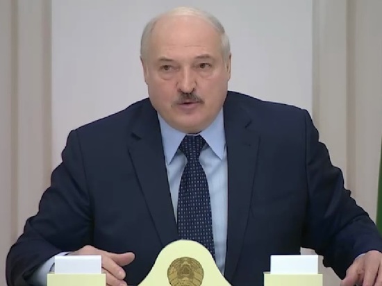 Лукашенко потребовал "не отдавать Казахстан"