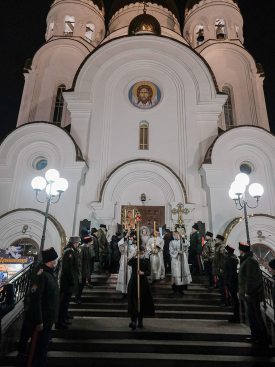 Праздничное богослужение и крестный ход прошли в Красноярске на Рождество