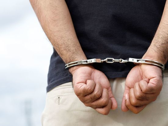 Полицейские задержали мужчину за кражу кабеля в Кольском районе