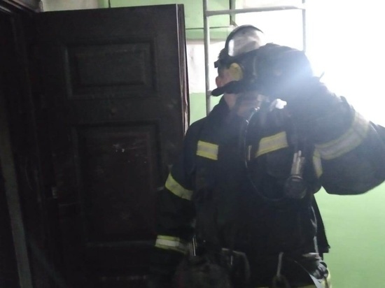 8 человек эвакуировали на пожаре в Кимовске вечером 6 января