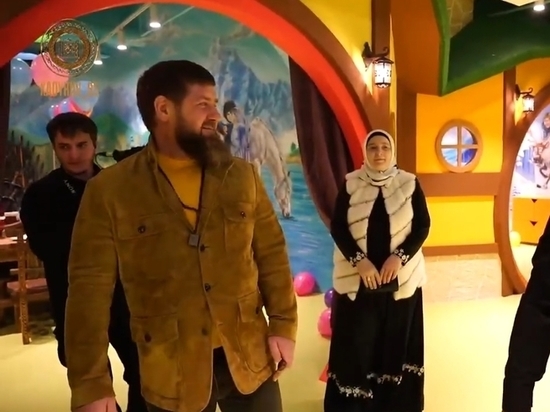 Кадыров показал отдых в «Грозный-Молл» с семьей