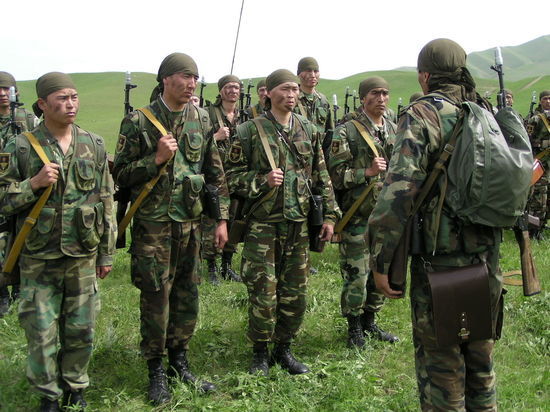 Парламент Кыргызстана дал добро на отправку военных в Казахстан