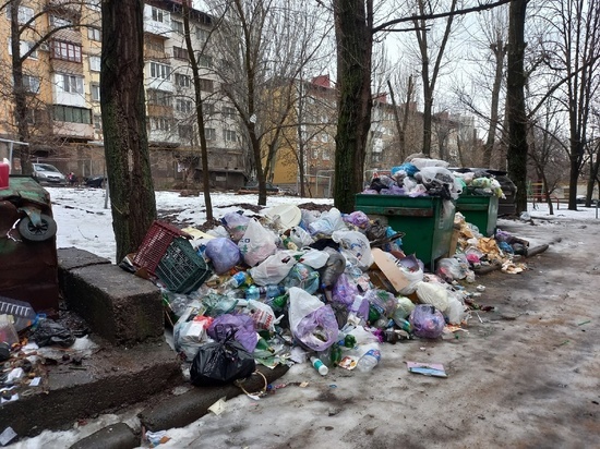 Жители Донецка продолжают жаловаться на горы мусора в городе