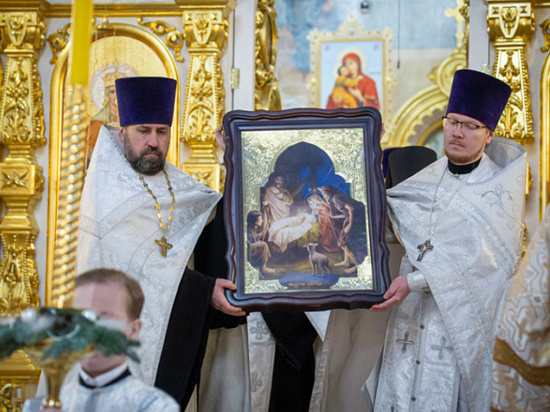 В Ижевске 6 января Рождественскую службу провел митрополит Викторин