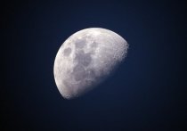 Издание CNet рассказывает, что были опубликованы новые фото, сделанные китайским луноходом «Юйту-2» у кратера Фон Карман на Луне