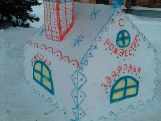 Рыбинск продолжает удивлять: на этот раз здесь появился снежный рождественский домик