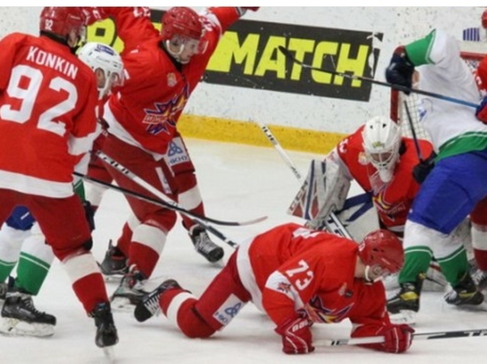 "Ижсталь" проиграла первый хоккейный матч года со светом 1:7 нефтекамскому "Торосу"