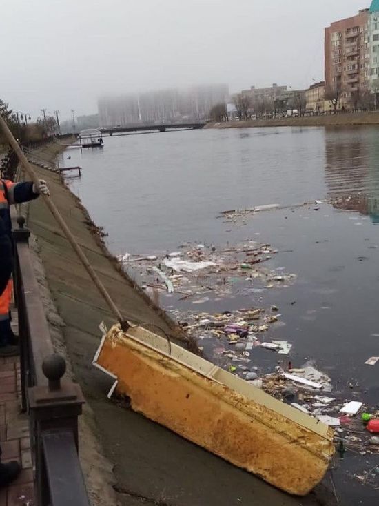 В Астрахани приступили к расчистке канала имени Варвация