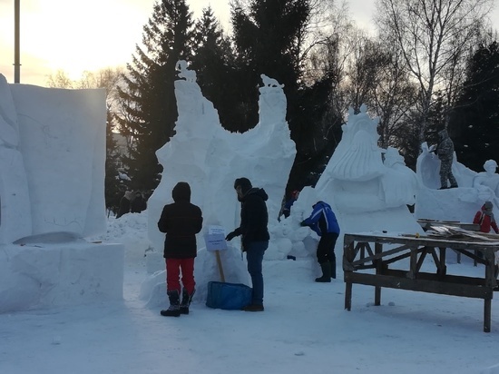 Команды Новосибирска и Хакасии забрали главные призы на фестивале снежных скульптур