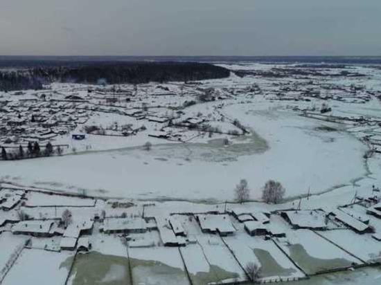 Уровень воды в поселке Стрелка Красноярского края серьезно снизился