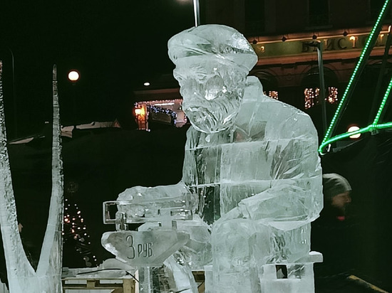 В Рязани создали ледовую скульптуру весовщика Иосифа Пятунина