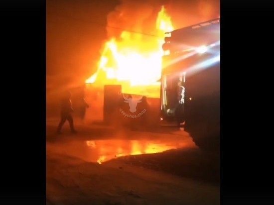Гараж и дом сгорели в читинском поселке Смоленке в ночь на 10 января