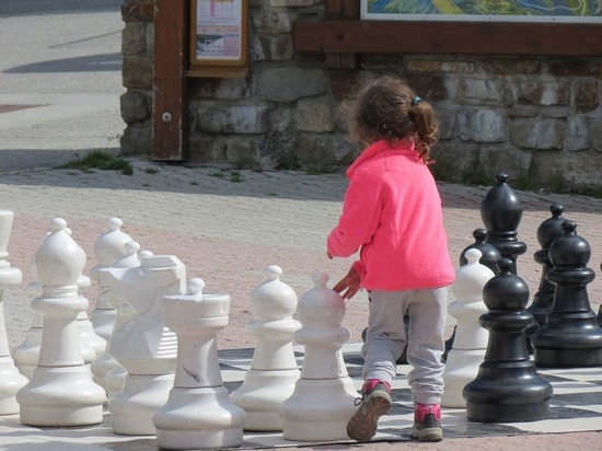 Юный вартовчанин создал умные шахматы для детей с особенностями здоровья