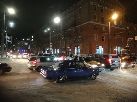 Светофоры на открывшемся участке улицы Куйбышева в Петрозаводске отрегулируют