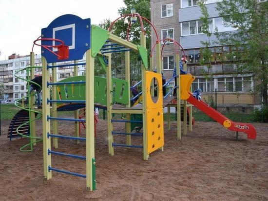 В Кирове Гордормостстрою и жилуправлению внесли представления за детскую площадку в зоне электросетей