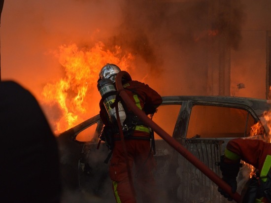 На ул. Коминтерна в Нижнем Новгороде сгорела машина
