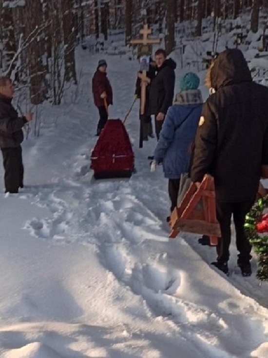 Прокуратура пожаловала к главе поселения Карелии, где покойника везли санками