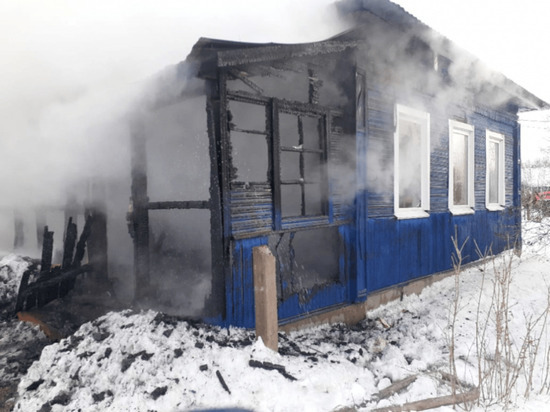 В Башкирии из горящего дома спаслась девочка