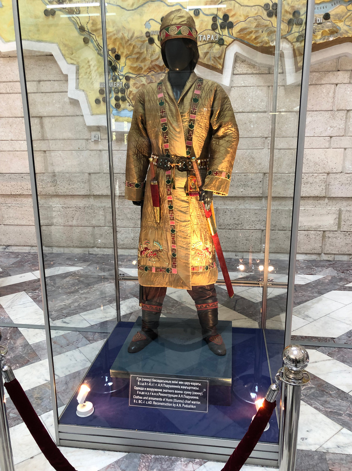 «Духи предков» помогли казахским музейщикам спасти мечи гуннов от мародеров