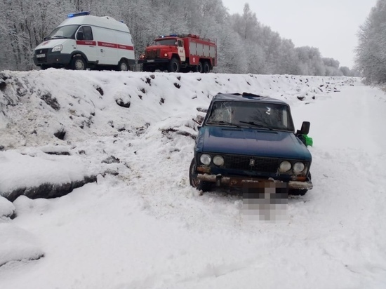 В Курской области легковушка вылетела с заснеженной трассы в кювет – ранен пассажир