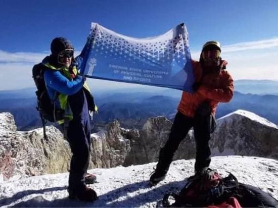 Альпинисты из Омска забрались на самый высокий вулкан Северной Америки